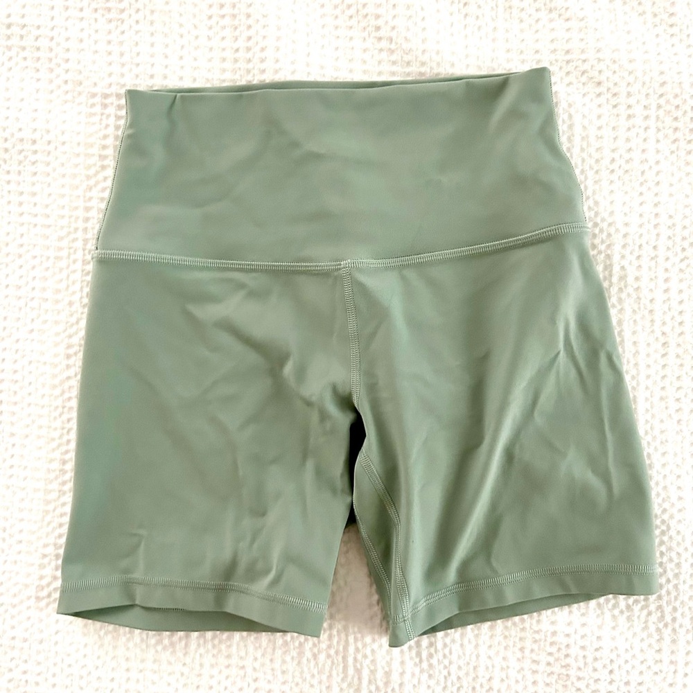 Lululemon Align High Rise Shorts 6”